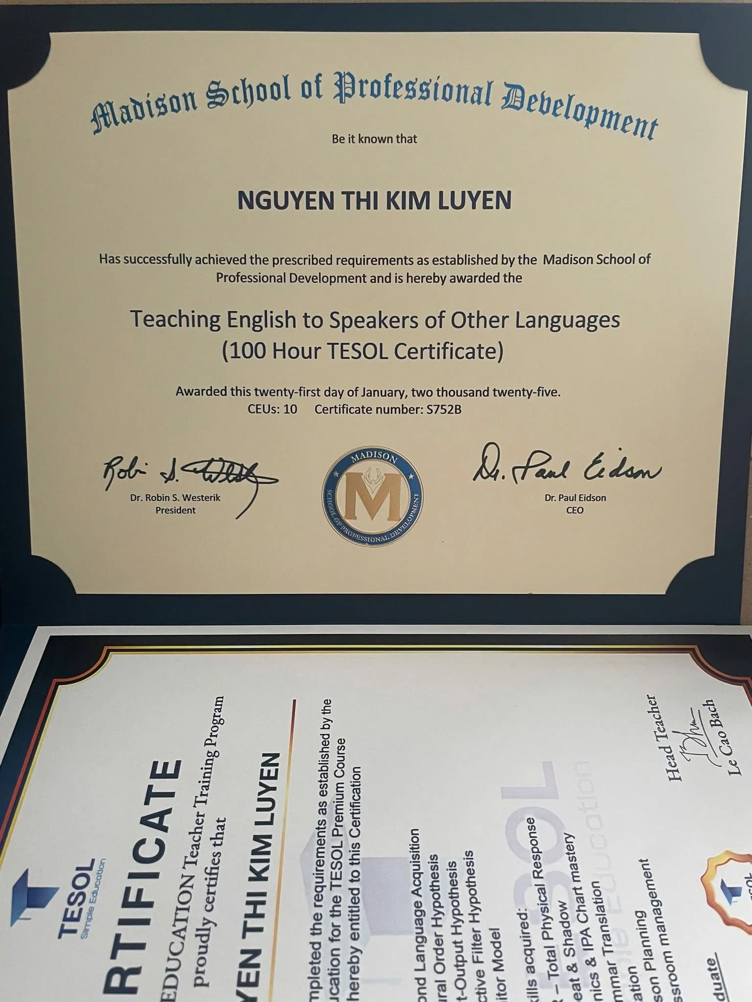 Ảnh chứng chỉ TESOL 100 giờ cấp cho NGUYEN THI KIM LUYEN ngày 21 tháng 1 năm 2025, phía dưới có một phần chứng chỉ khác